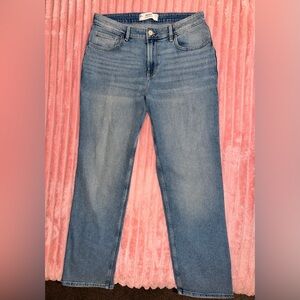 Hollister Classic High-Rise Mid-Blue Women's Straight Jeans